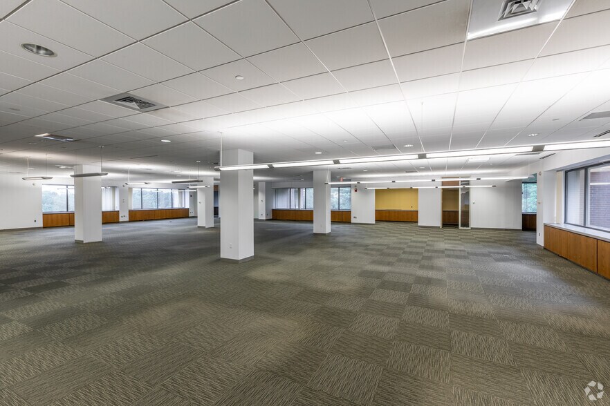 More Photos Of 43 Western Blvd, Glastonbury Office For Lease