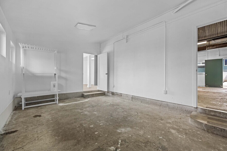 More Photos Of 45-428 Kamehameha Hwy, Kaneohe Light Distribution For Sale