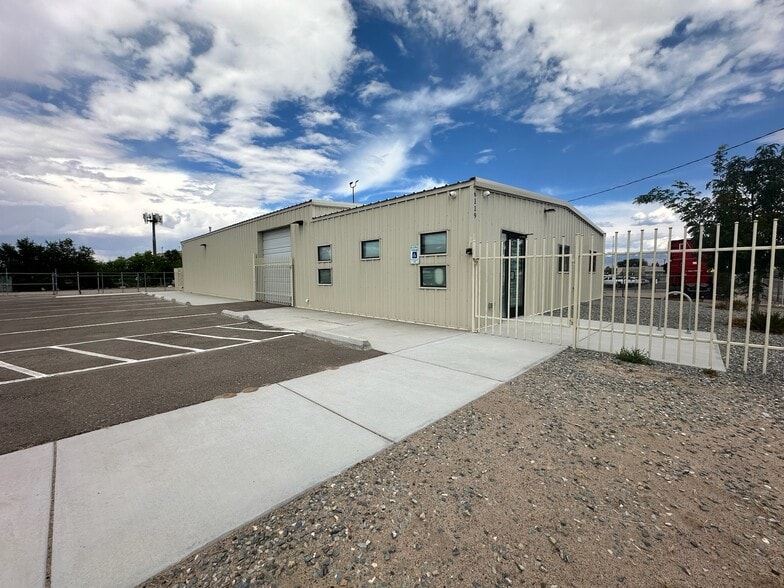 Primary Photo Of 6119 Hanover Rd NW, Albuquerque Manufacturing For Sale