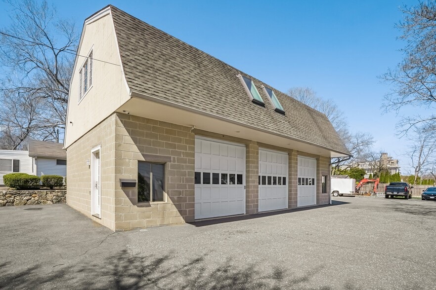 Primary Photo Of 215 River Road Ext, Cos Cob Office For Lease