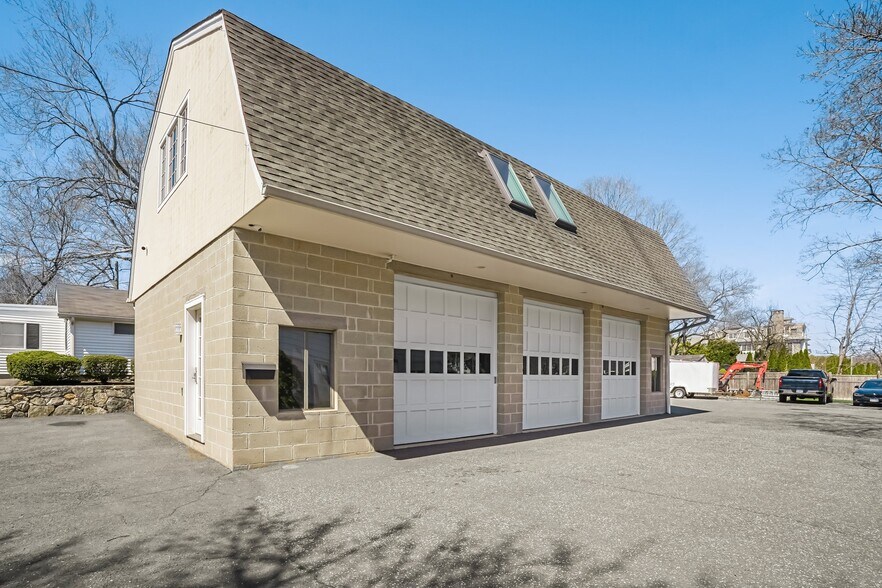 More Photos Of 215 River Road Ext, Cos Cob Office For Lease