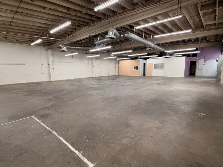 More Photos Of 11311 Vanowen St, North Hollywood Manufacturing For Lease