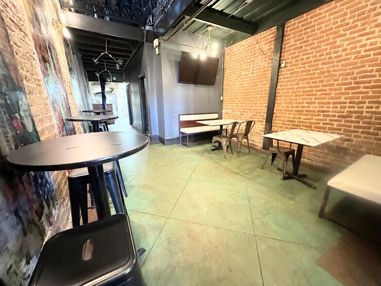 More Photos Of 1910 Magazine St, New Orleans Storefront Retail Residential For Lease