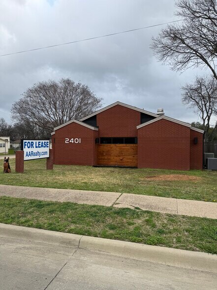 More Photos Of 2401 W Green Oaks Blvd, Arlington Office For Lease