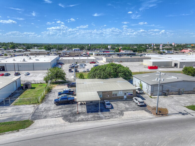 More Photos Of 242 Trade Center Dr, New Braunfels Warehouse For Lease