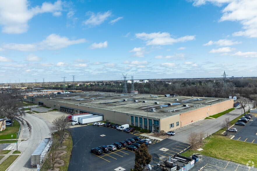 More Photos Of 301-363 N Third Ave, Des Plaines Distribution For Sale