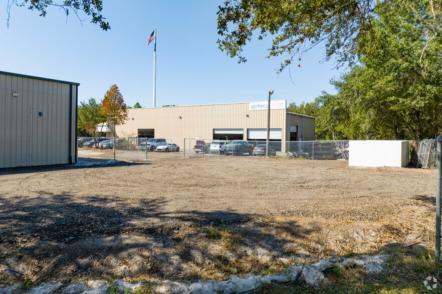 More Photos Of 26611 Wesley Chapel Blvd, Lutz Warehouse For Lease