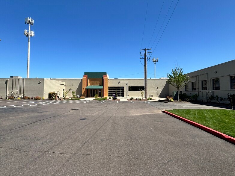 More Photos Of 576 Patterson St NW, Salem Warehouse For Lease