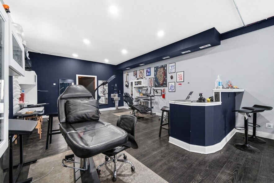 More Photos Of 9723-9725 Southwest Hwy, Oak Lawn Storefront For Sale