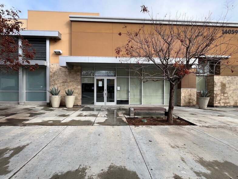 Primary Photo Of 14049 Ventura Blvd, Sherman Oaks General Retail For Sale