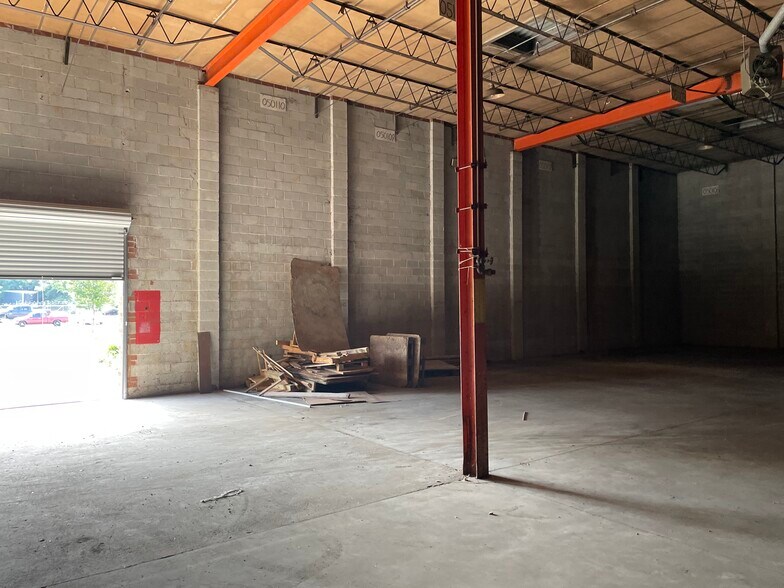 More Photos Of 3455 Empire Blvd SW, Atlanta Warehouse For Sale