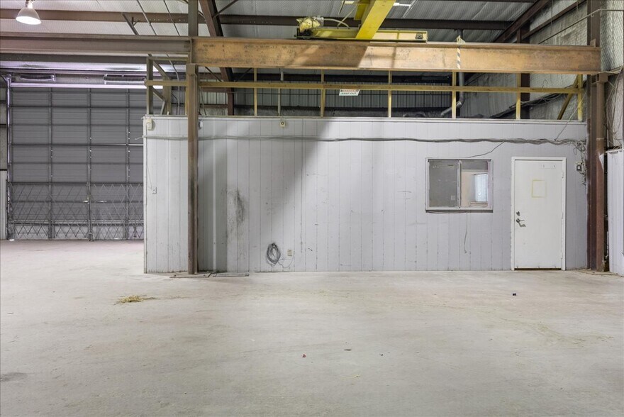 More Photos Of 820 Mcbride Ln, Corpus Christi Warehouse For Lease