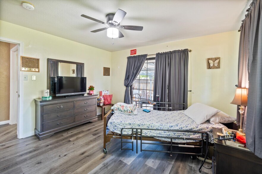More Photos Of 1415 W Scott Ave, Fresno Assisted Living For Sale