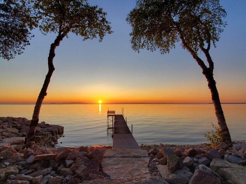 More Photos Of 7353 Horseshoe Bay Rd, Egg Harbor Hotel For Sale