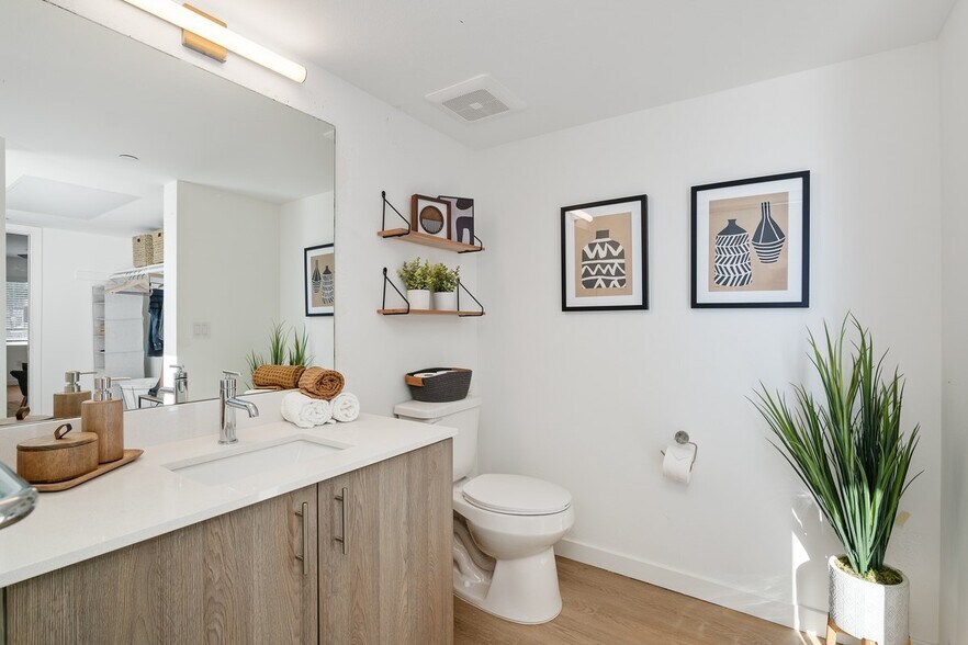 More Photos Of 2426 4th Ave, San Diego Apartments For Lease