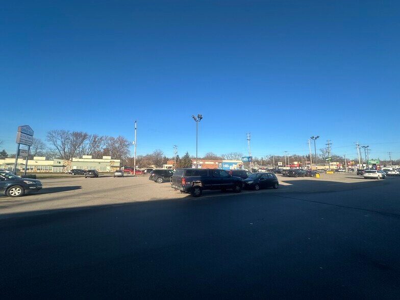 More Photos Of 726-740 28th St SE, Grand Rapids General Retail For Sale