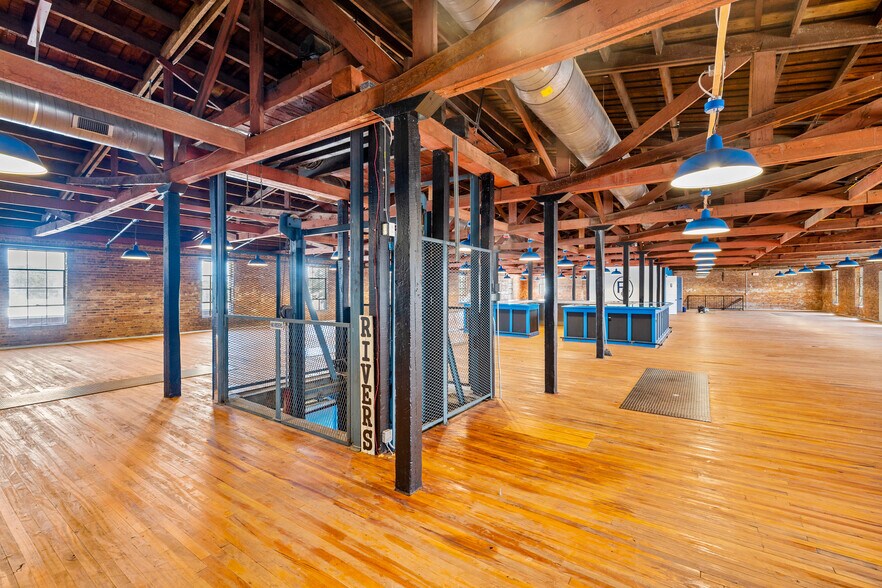 More Photos Of 122 E Laurel St, Mullins Industrial For Sale