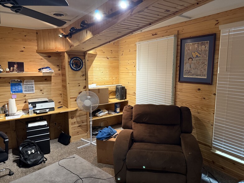 More Photos Of 25 Burley Dr, Hartsville Warehouse For Lease