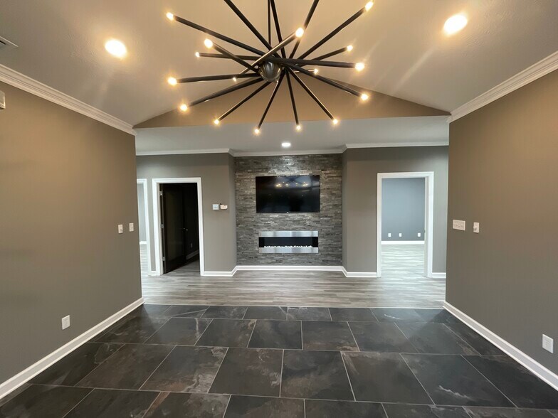 More Photos Of 2782 Waterlick Rd, Lynchburg Flex For Lease