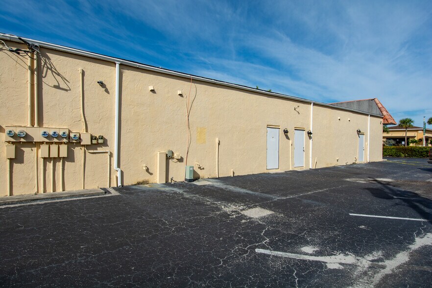 More Photos Of 108 SW Monterey Rd, Stuart Storefront Retail Office For Lease