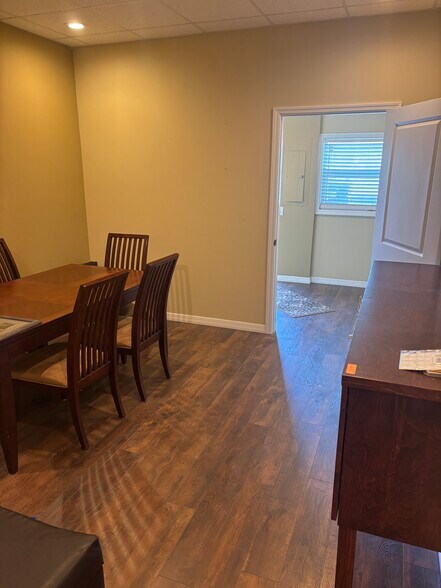 More Photos Of 4195 Corporate Ct, Palm Harbor Warehouse For Lease