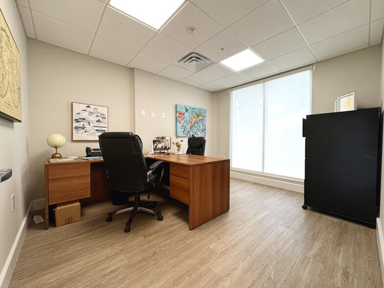 More Photos Of 3976 Destination Dr, Osprey Storefront For Sale