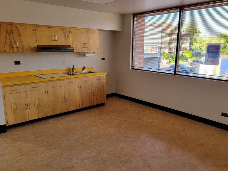 More Photos Of 1111 S Broadway Ave, Boise Office For Sale