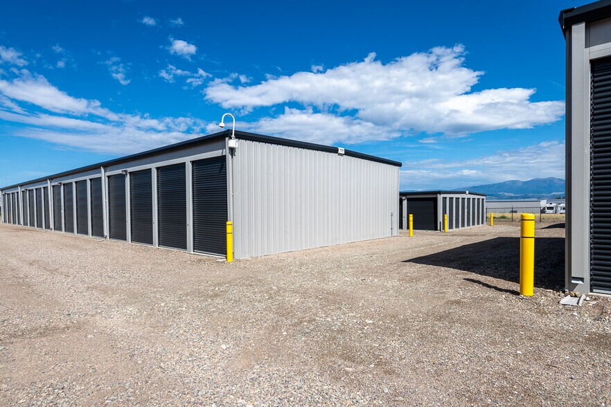 More Photos Of 61 Silos rd, Townsend Self Storage For Lease