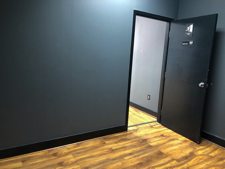 More Photos Of 377 Gambrills Rd, Gambrills Storefront Retail Office For Lease