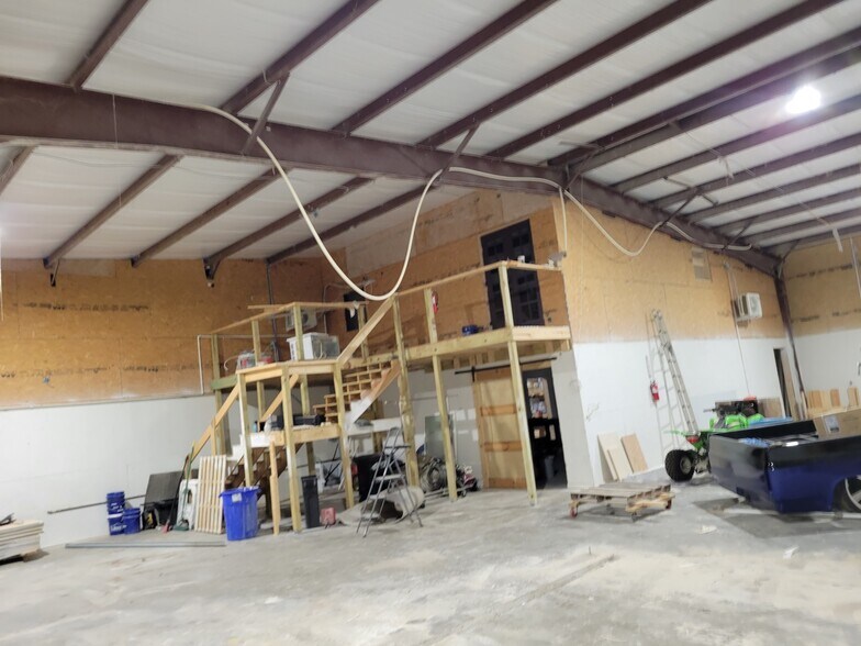 More Photos Of 6266 Janes Ln, Naples Manufacturing For Lease