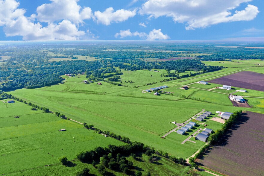 More Photos Of 4695 Gloster Ln, Sealy Airport For Sale