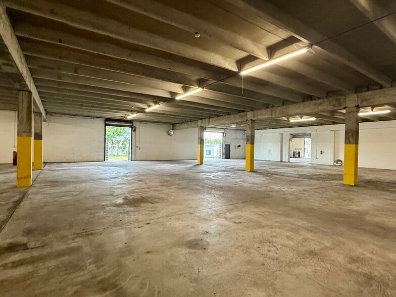 More Photos Of 12388 Starkey Rd, Largo Warehouse For Lease