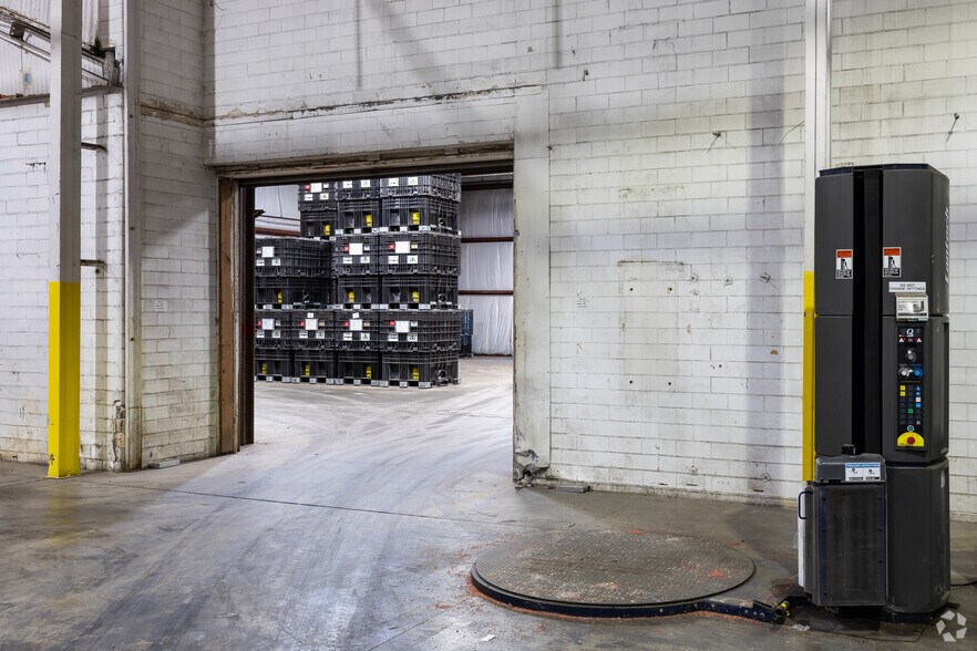 More Photos Of 823 Aaron Pky, Centralia Manufacturing For Sale