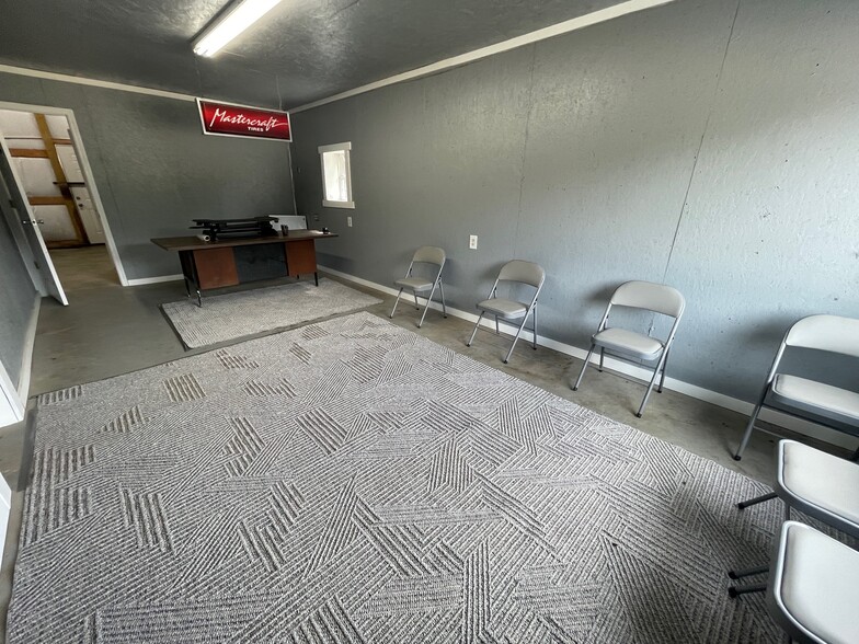 More Photos Of 6906 62/412 Highway, Viola Auto Repair For Sale