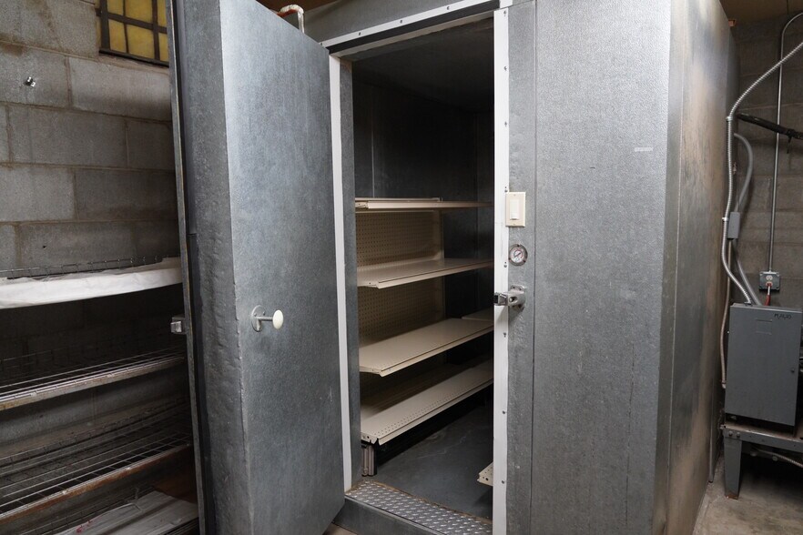 More Photos Of 304 Smith Ave, Elwood General Retail For Sale