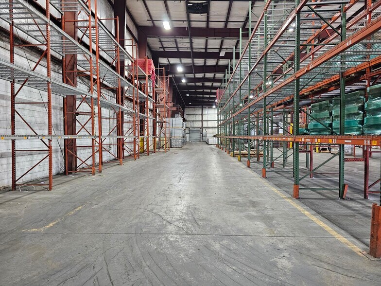 More Photos Of 213 Dennis St, Athens Warehouse For Lease