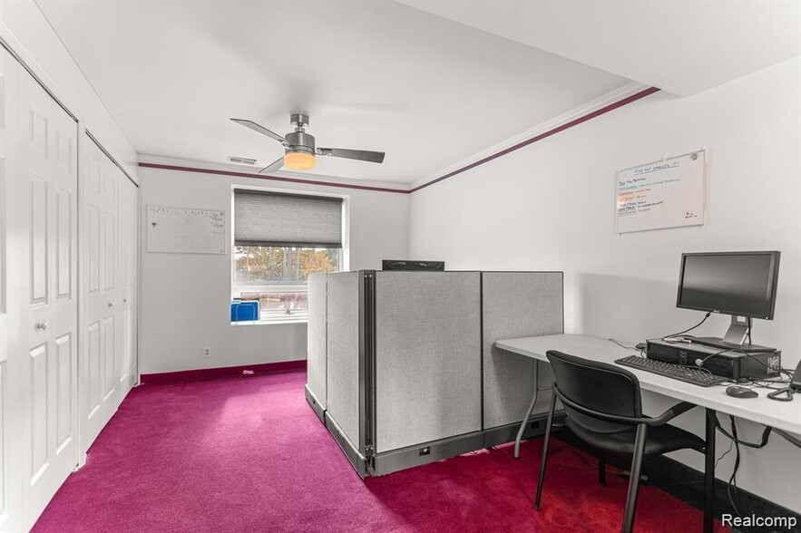 More Photos Of 3020 Oakwood Blvd, Melvindale Office For Sale