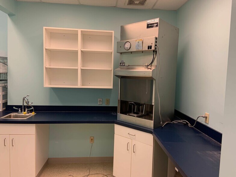 More Photos Of 509 Olde Waterford Way, Leland Office For Lease