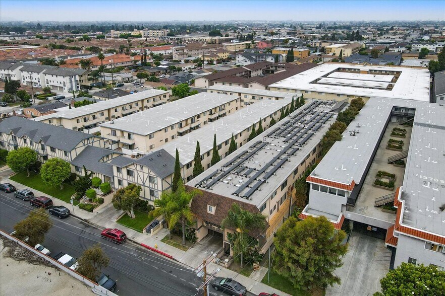 More Photos Of 13717 Chadron Ave, Hawthorne Apartments For Sale