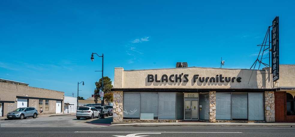 More Photos Of 335 W Chapman Ave, Orange Storefront For Lease