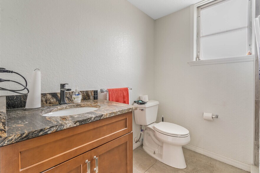 More Photos Of 1043 W Highway 50, Clermont Storefront For Sale