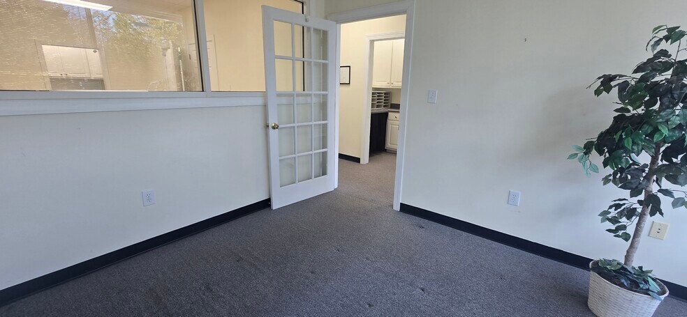 More Photos Of 100 Governors Trace, Fayetteville Office For Lease