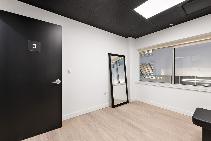 More Photos Of 801-803 W Big Beaver Rd, Troy Office For Lease