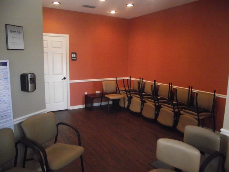 More Photos Of 1206 Bent Oaks Ct, Denton Medical For Lease