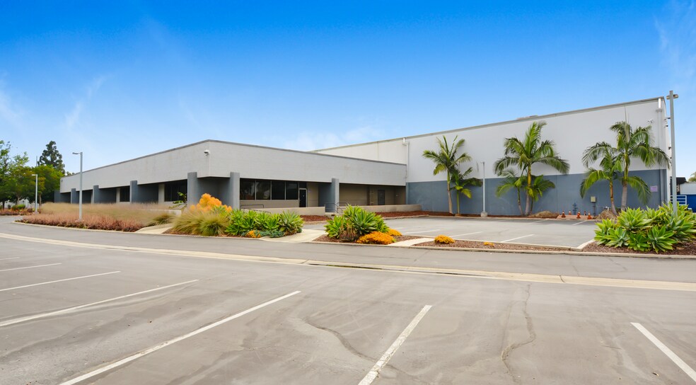 More Photos Of 3232 W MacArthur Blvd, Santa Ana Light Manufacturing For Lease
