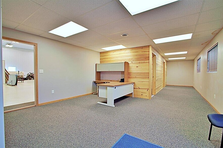 More Photos Of 114 Main St N, Berthold Industrial For Sale