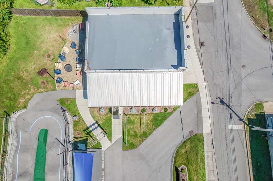 More Photos Of 640 E Maple St, Johnson City Bar For Sale