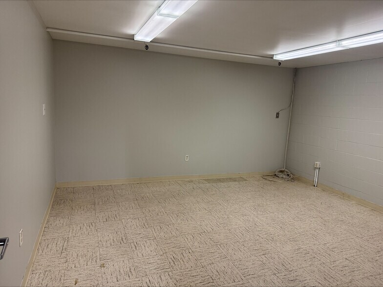 More Photos Of 4805-4825 Salem Ave, Dayton Unknown For Lease