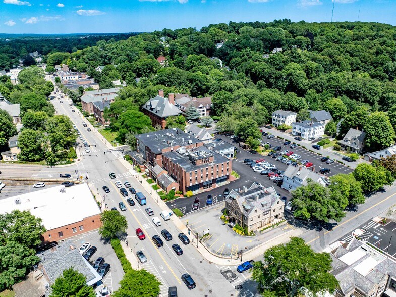 More Photos Of 326-330 Washington St, Wellesley Medical For Lease