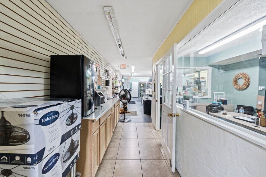 More Photos Of 808 Bypass Rd, Winchester Freestanding For Sale